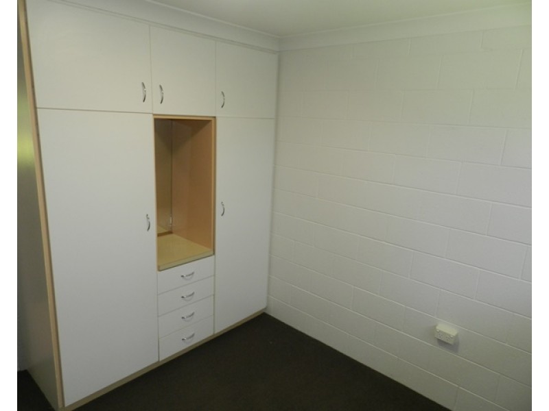 1/37 SCENERY STREET, West Gladstone QLD 4680