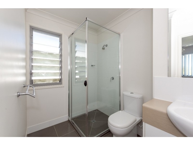 8/2 Beezley Street, Glen Eden QLD 4680