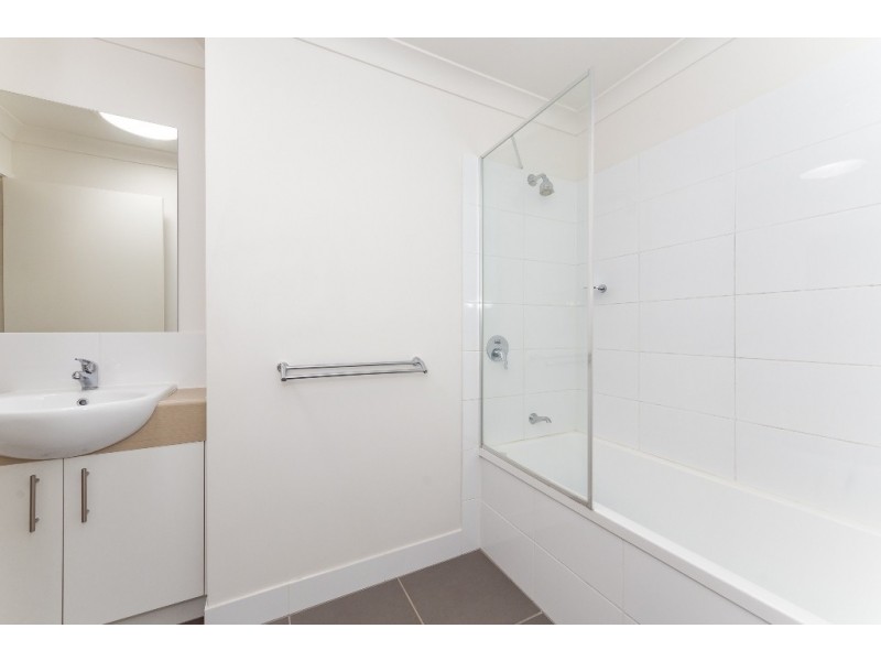 8/2 Beezley Street, Glen Eden QLD 4680