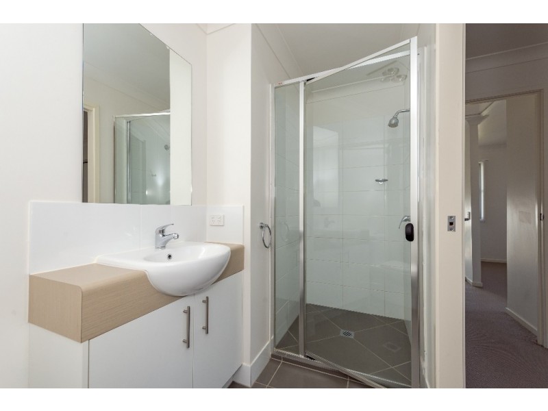 8/2 Beezley Street, Glen Eden QLD 4680