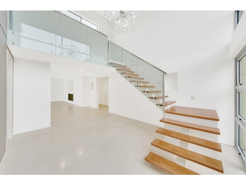 1 DOLPHIN TERRACE, South Gladstone QLD 4680