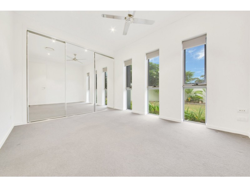 1 DOLPHIN TERRACE, South Gladstone QLD 4680