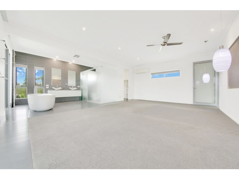 1 DOLPHIN TERRACE, South Gladstone QLD 4680