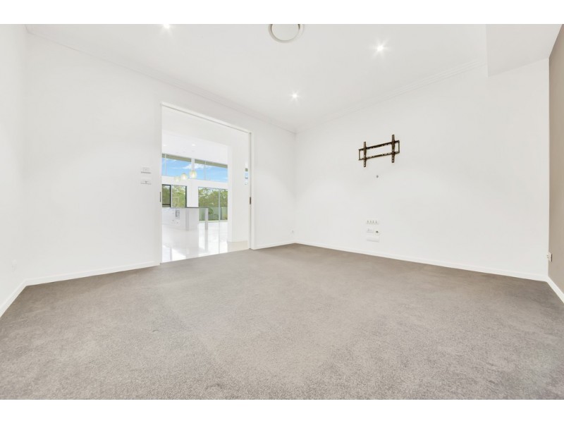 1 DOLPHIN TERRACE, South Gladstone QLD 4680