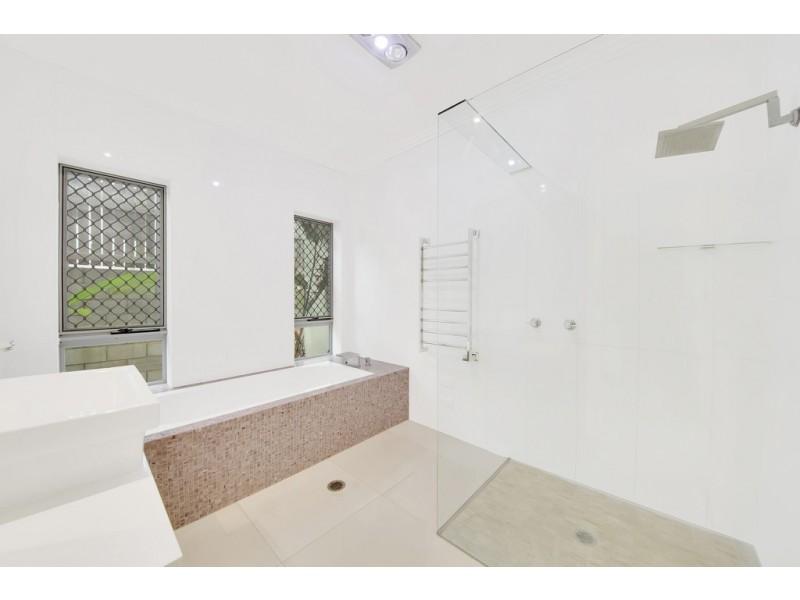 1 DOLPHIN TERRACE, South Gladstone QLD 4680