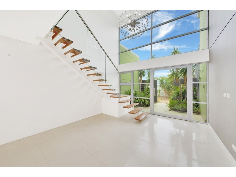 1 DOLPHIN TERRACE, South Gladstone QLD 4680