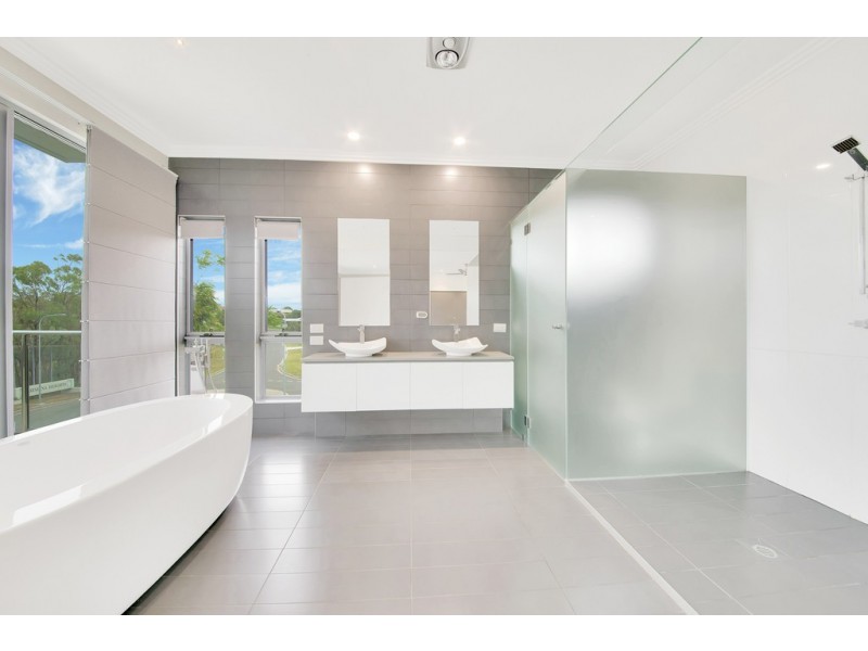 1 DOLPHIN TERRACE, South Gladstone QLD 4680