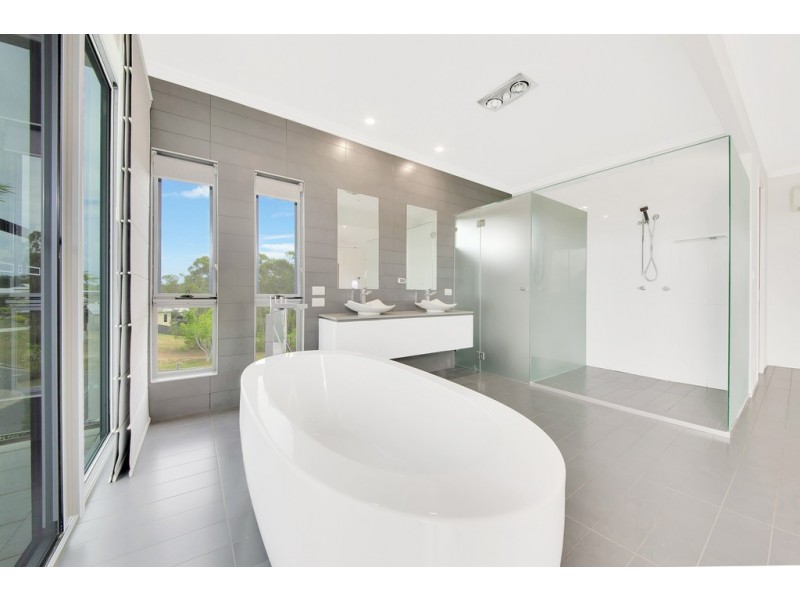 1 DOLPHIN TERRACE, South Gladstone QLD 4680