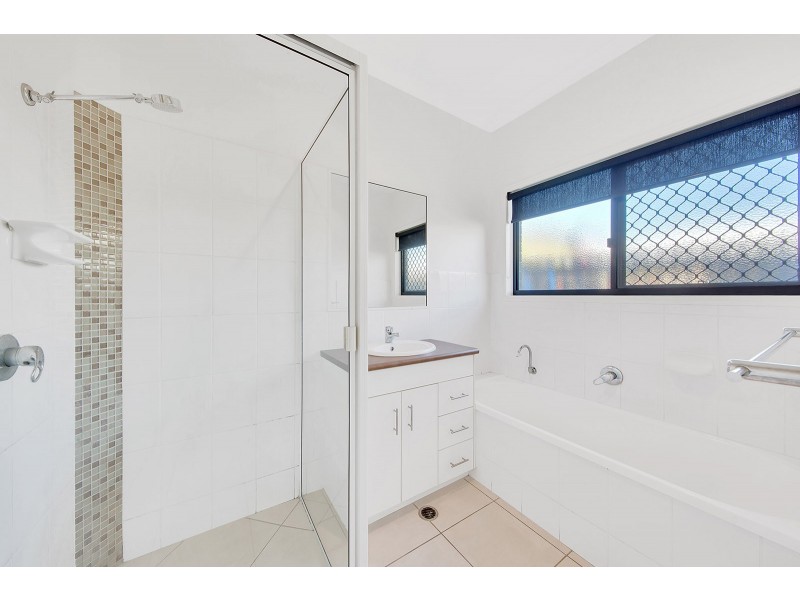 23 Larcom Rise, West Gladstone QLD 4680