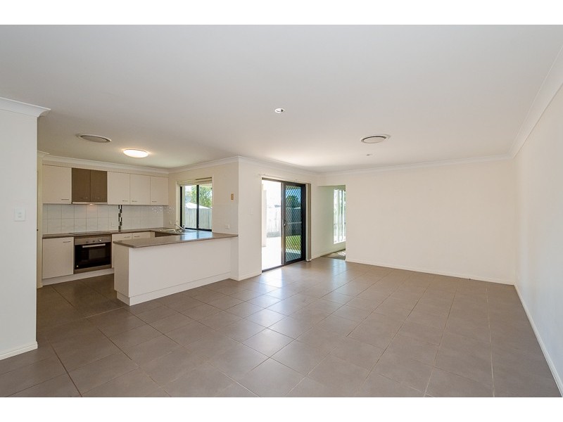 12 Takoko Place, Kirkwood QLD 4680