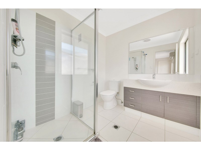 15 Isla Court, New Auckland QLD 4680