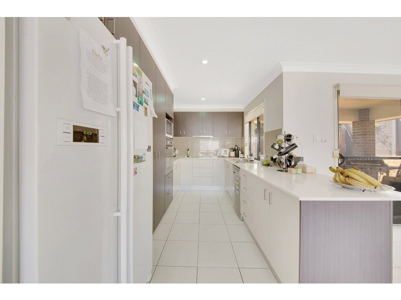 15 Isla Court, New Auckland QLD 4680
