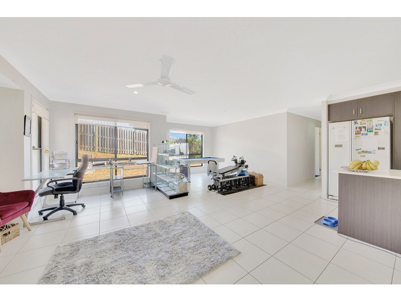 15 Isla Court, New Auckland QLD 4680
