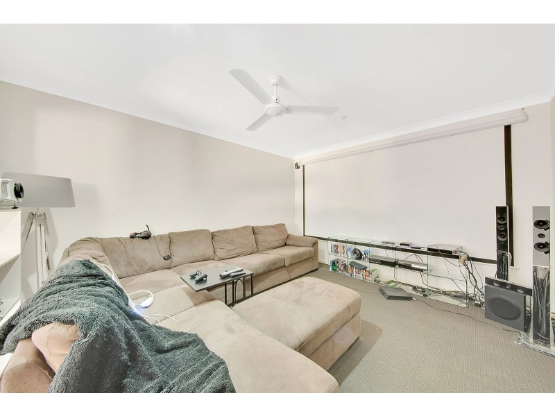 15 Isla Court, New Auckland QLD 4680