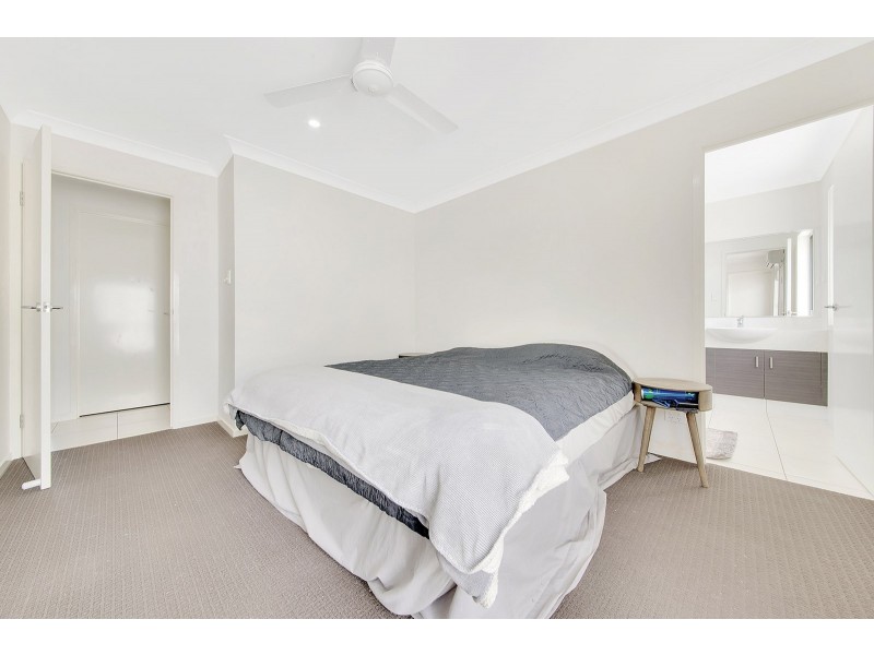 15 Isla Court, New Auckland QLD 4680