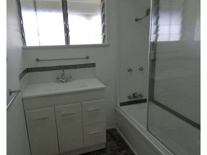 15 ERIN CLOSE, New Auckland QLD 4680