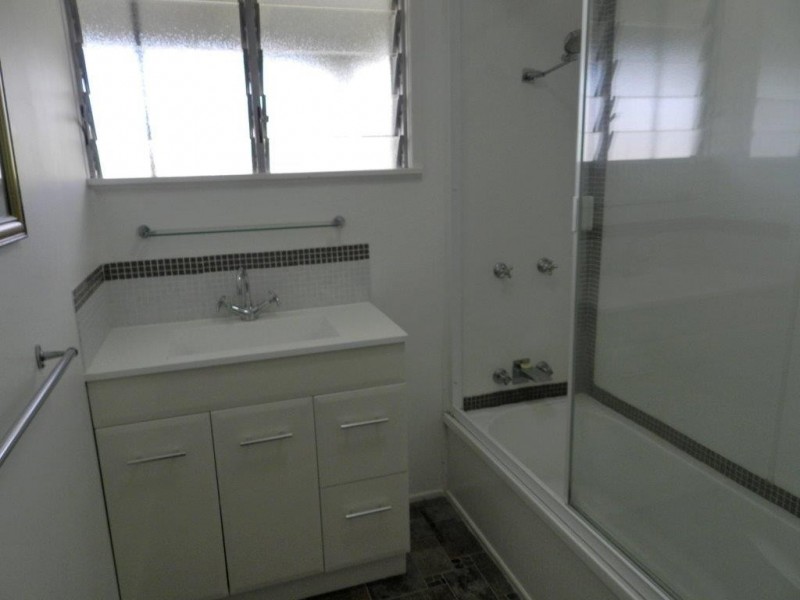 15 ERIN CLOSE, New Auckland QLD 4680