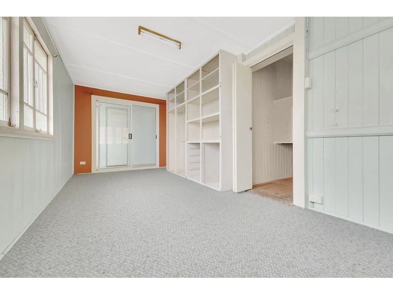 7 RAILWAY STREET, West Gladstone QLD 4680