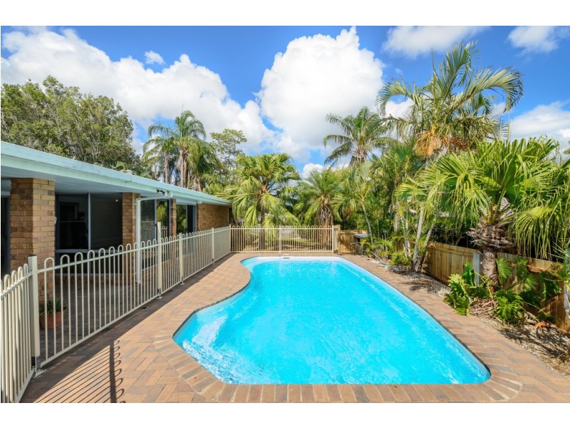 8 SOVEREIGN COURT, Clinton QLD 4680