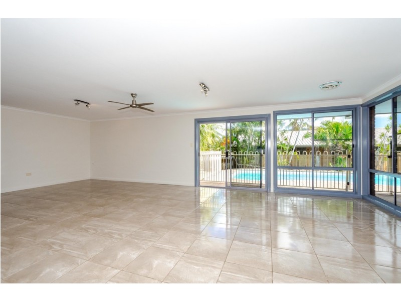 8 SOVEREIGN COURT, Clinton QLD 4680
