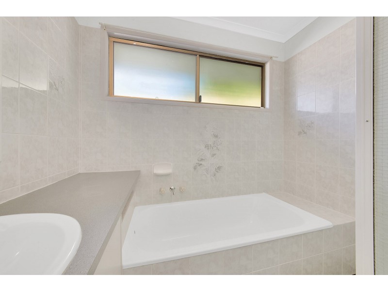 42 Oxley Drive, South Gladstone QLD 4680