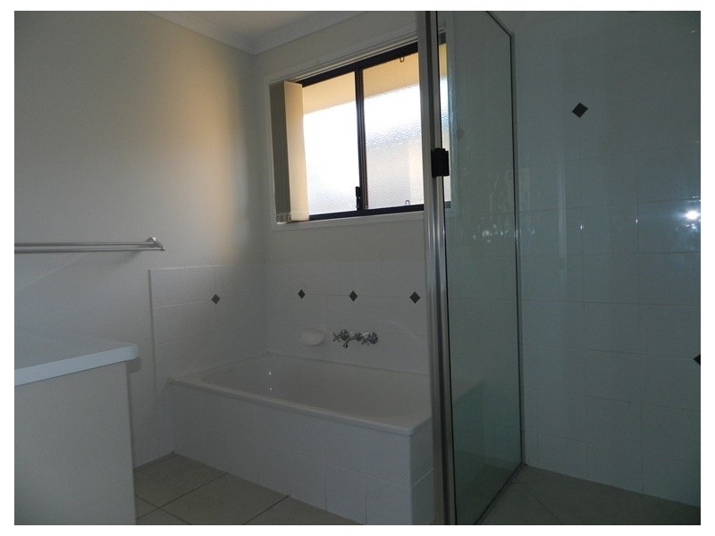 16 Bridgeman Place, Clinton QLD 4680