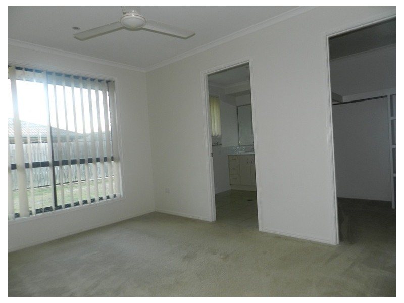 16 Bridgeman Place, Clinton QLD 4680