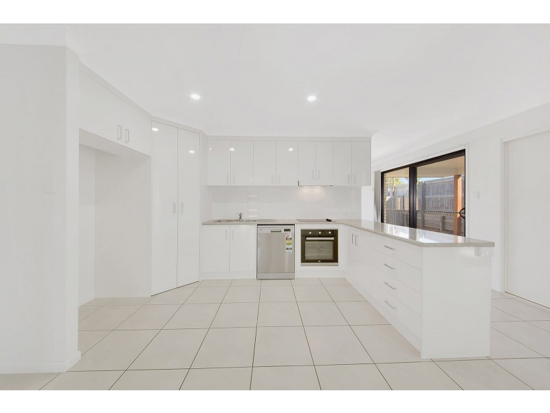 14 Telopea Place, Kirkwood QLD 4680