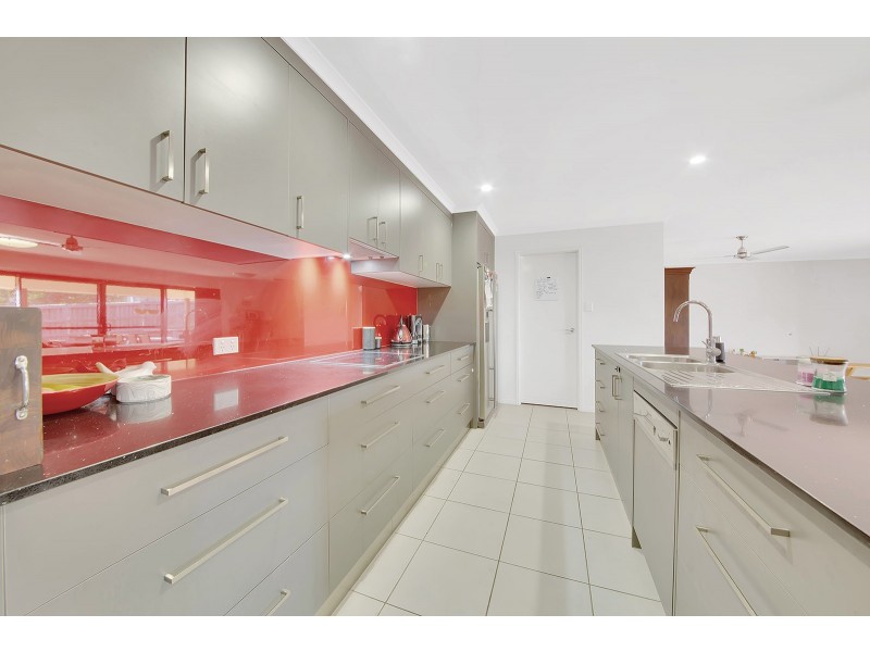 2 Grasstree Crescent, Kirkwood QLD 4680