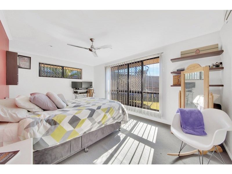 2 Grasstree Crescent, Kirkwood QLD 4680