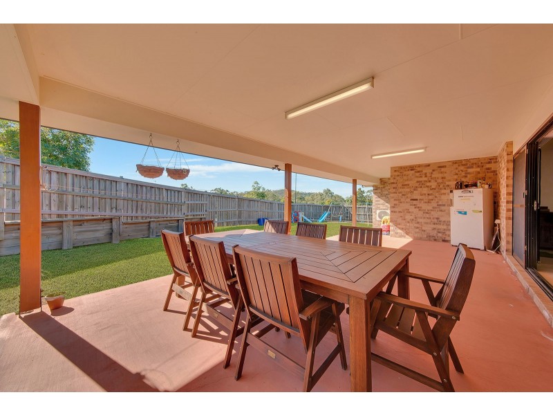 2 Grasstree Crescent, Kirkwood QLD 4680