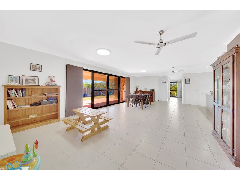 2 Grasstree Crescent, Kirkwood QLD 4680