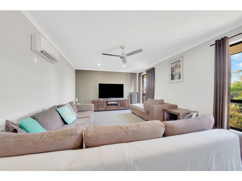 2 Grasstree Crescent, Kirkwood QLD 4680