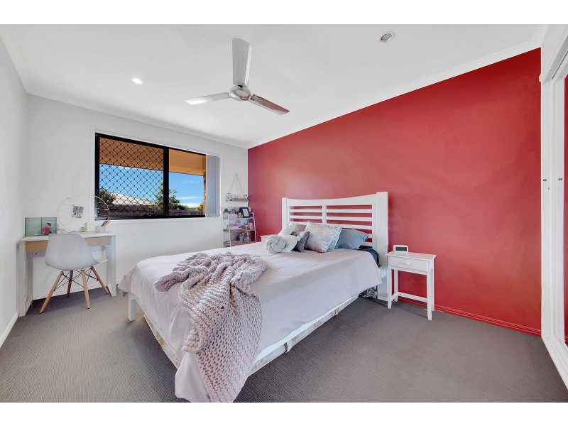 2 Grasstree Crescent, Kirkwood QLD 4680