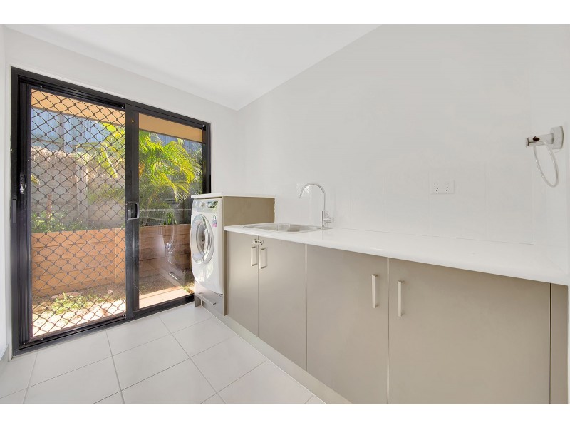 2 Grasstree Crescent, Kirkwood QLD 4680