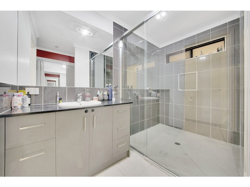 2 Grasstree Crescent, Kirkwood QLD 4680