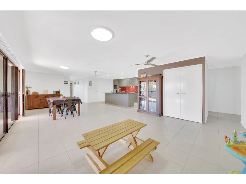 2 Grasstree Crescent, Kirkwood QLD 4680