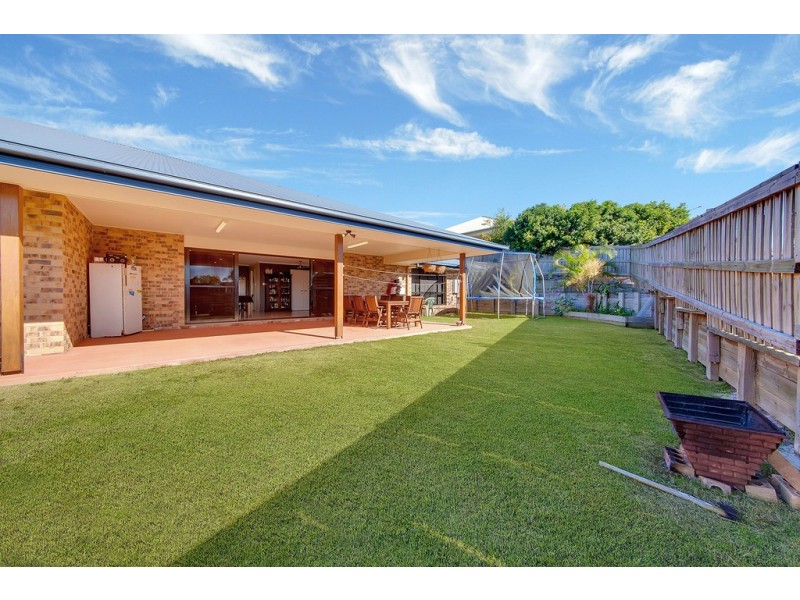 2 Grasstree Crescent, Kirkwood QLD 4680