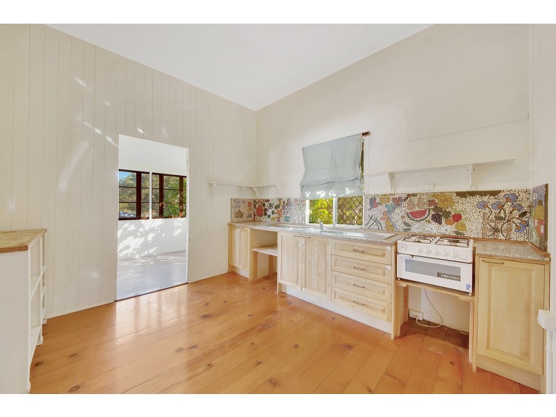 6 Flinders Street, West Gladstone QLD 4680