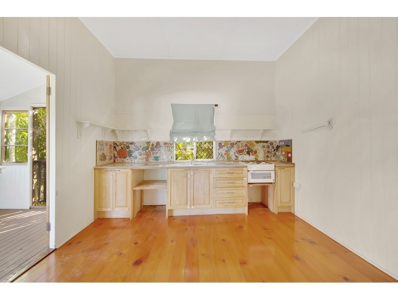 6 Flinders Street, West Gladstone QLD 4680