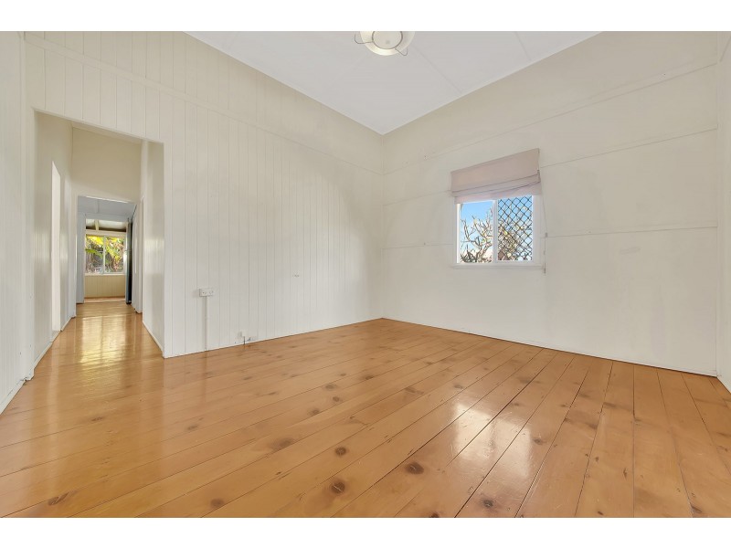 6 Flinders Street, West Gladstone QLD 4680