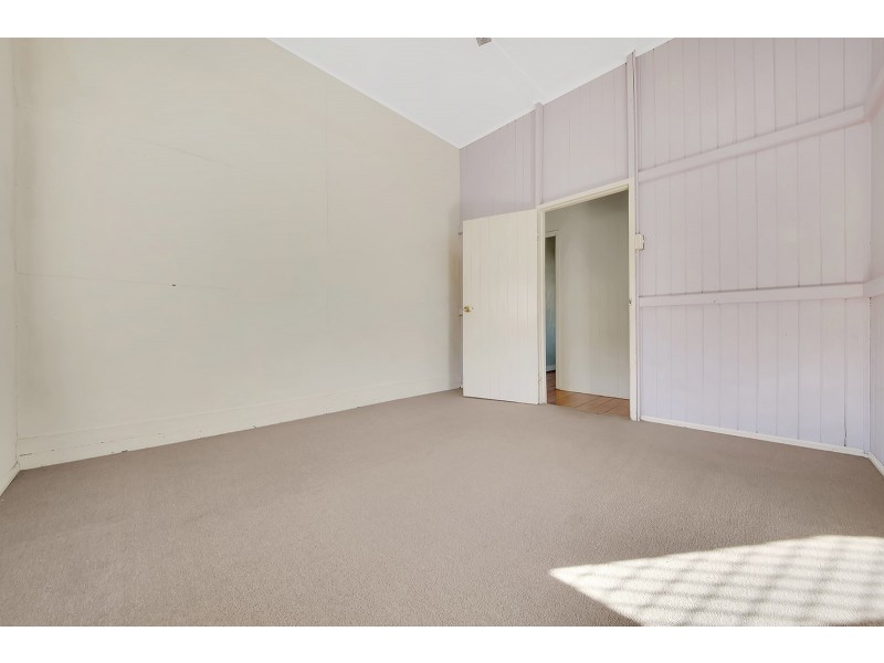 6 Flinders Street, West Gladstone QLD 4680