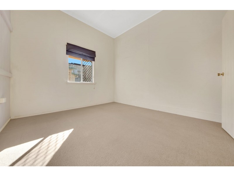 6 Flinders Street, West Gladstone QLD 4680