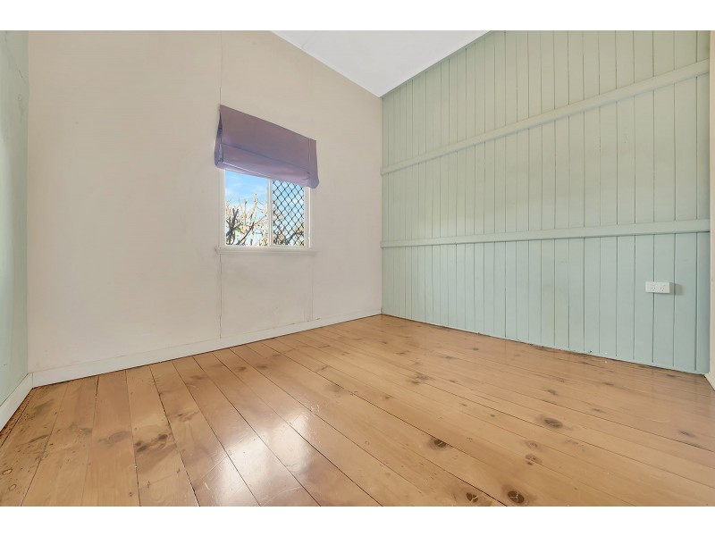 6 Flinders Street, West Gladstone QLD 4680