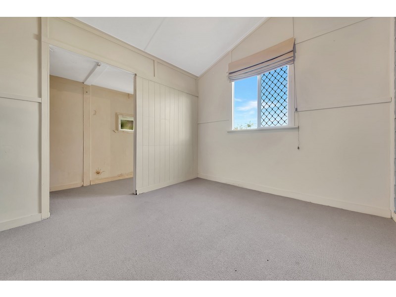 6 Flinders Street, West Gladstone QLD 4680