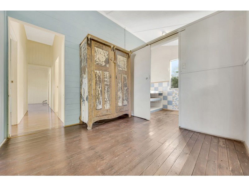 6 Flinders Street, West Gladstone QLD 4680