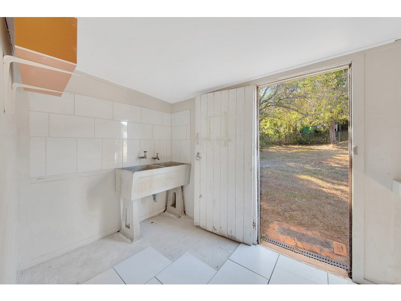 6 Flinders Street, West Gladstone QLD 4680