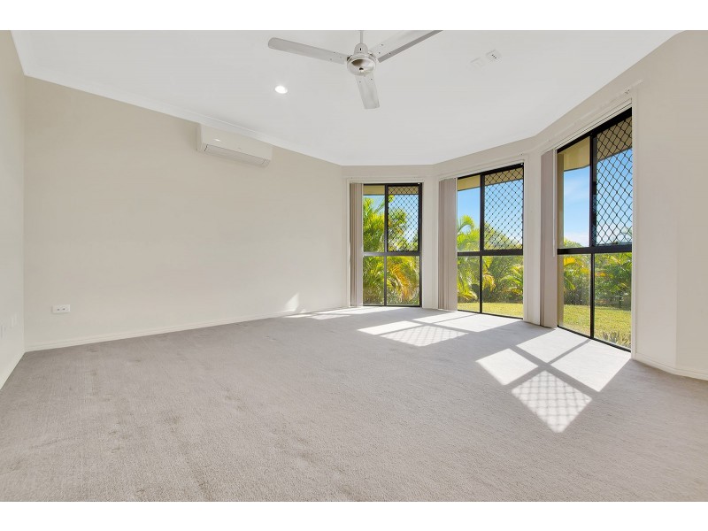 8 LLANA COURT, New Auckland QLD 4680