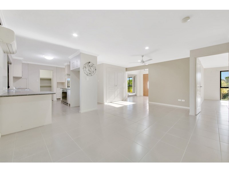 8 LLANA COURT, New Auckland QLD 4680