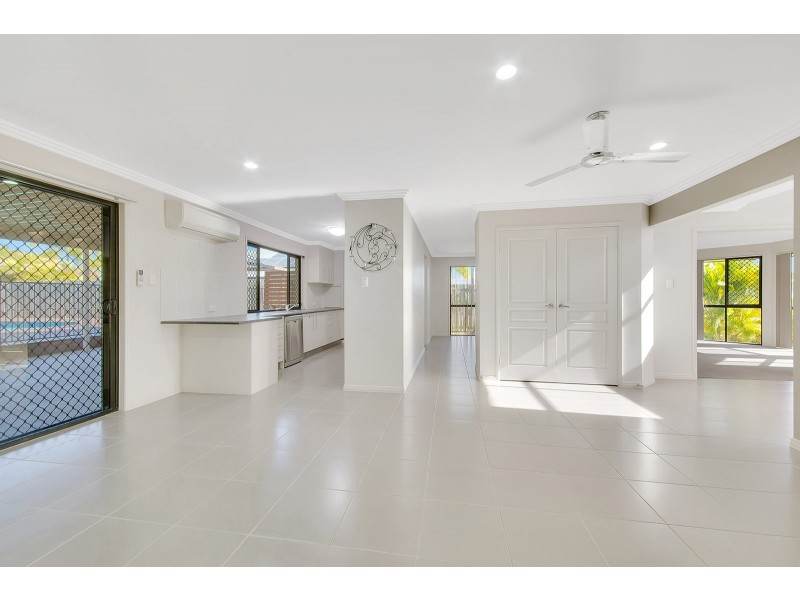 8 LLANA COURT, New Auckland QLD 4680